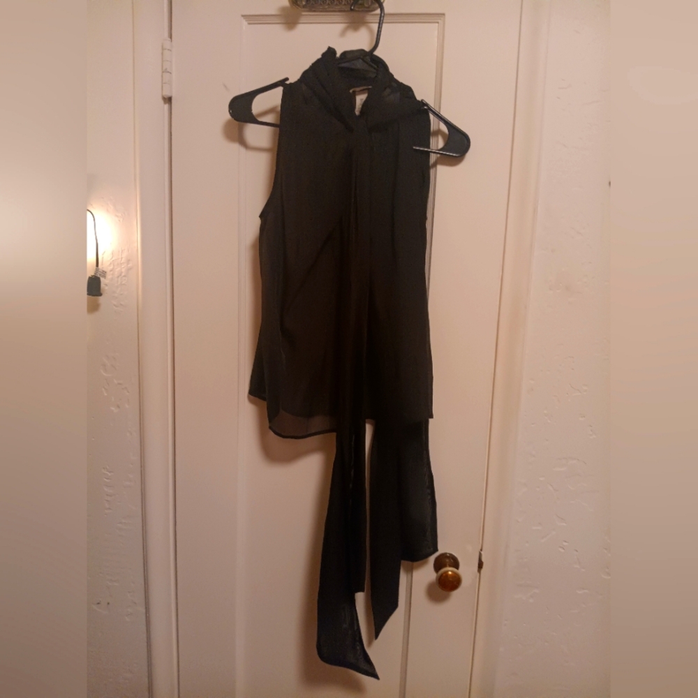 Chic Black Sleeveless Blouse with Scarf Detail